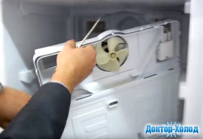 Отжымаем усики крепежные Отжымаем усики крепежные